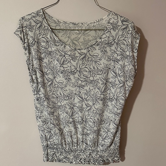 LOFT Tops - LOFT Monochrome Floral‎ Print Blouse